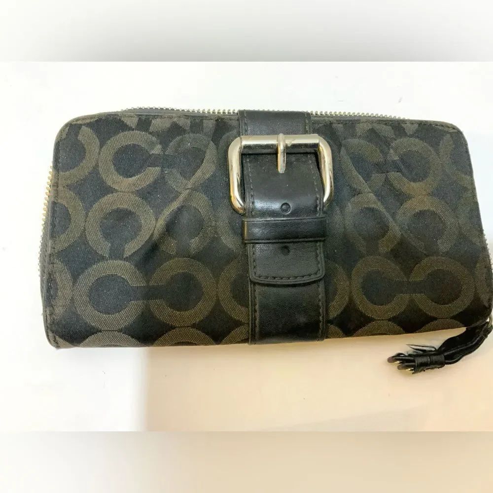 Coach Campbell Signature BRN/Black Accordion Zip Around Wallet Buckle